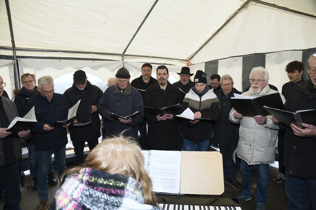 Gemeinde Heidenrod feiert Premiere: Erster Neujahrsempfang für Bürger auf der Atzmannhütte.