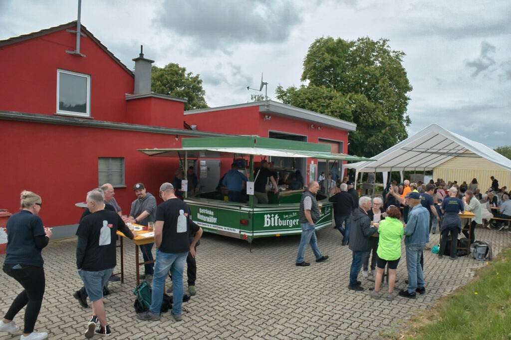 Vatertag in Heidenrod: Mehr als nur Bollerwagen – Ein Fest der Gemeinschaft 4 Vatertag in Heidenrod-Grebenroth 2025