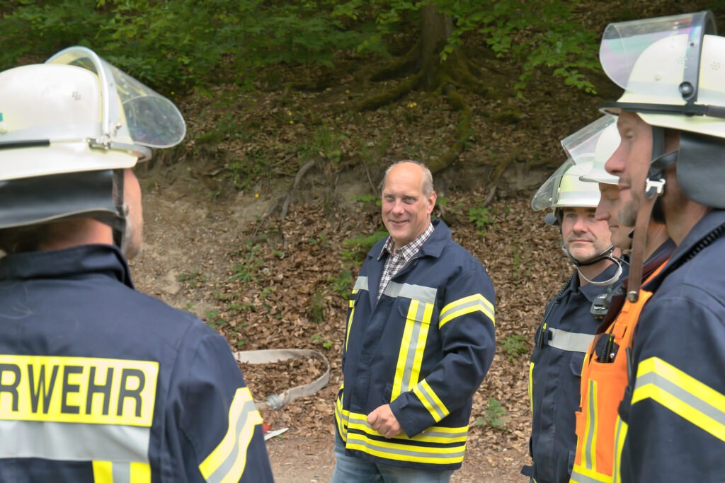 Großübung simuliert Waldbrand: Feuerwehren testen Wasserversorgung über 2,5 Kilometer 3
